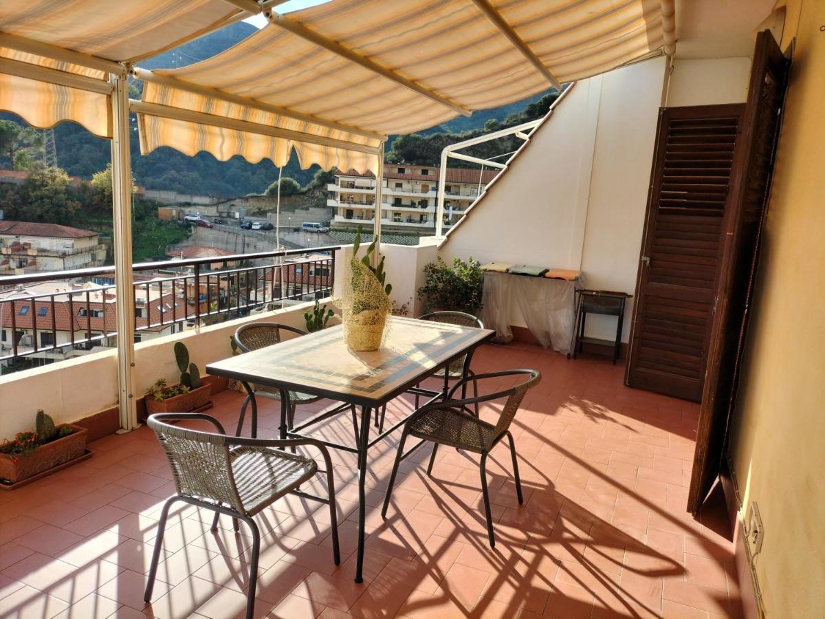 Casa Vacanza Da Rosa Letojanni Exterior foto
