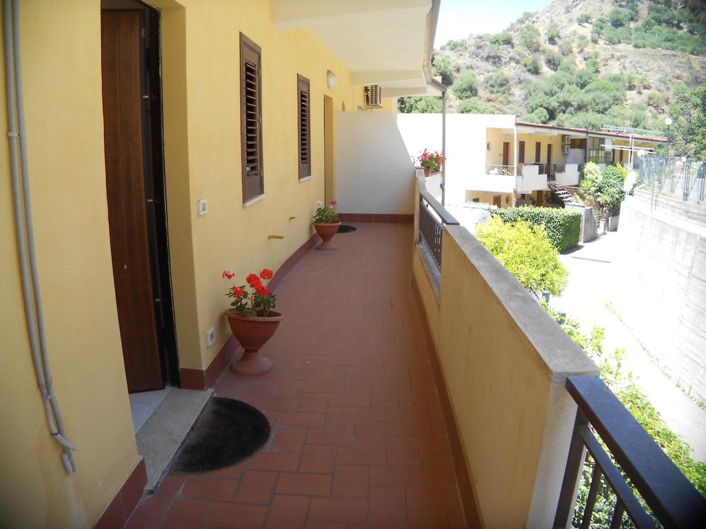 Casa Vacanza Da Rosa Letojanni Exterior foto