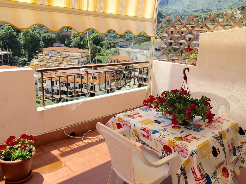 Casa Vacanza Da Rosa Letojanni Exterior foto