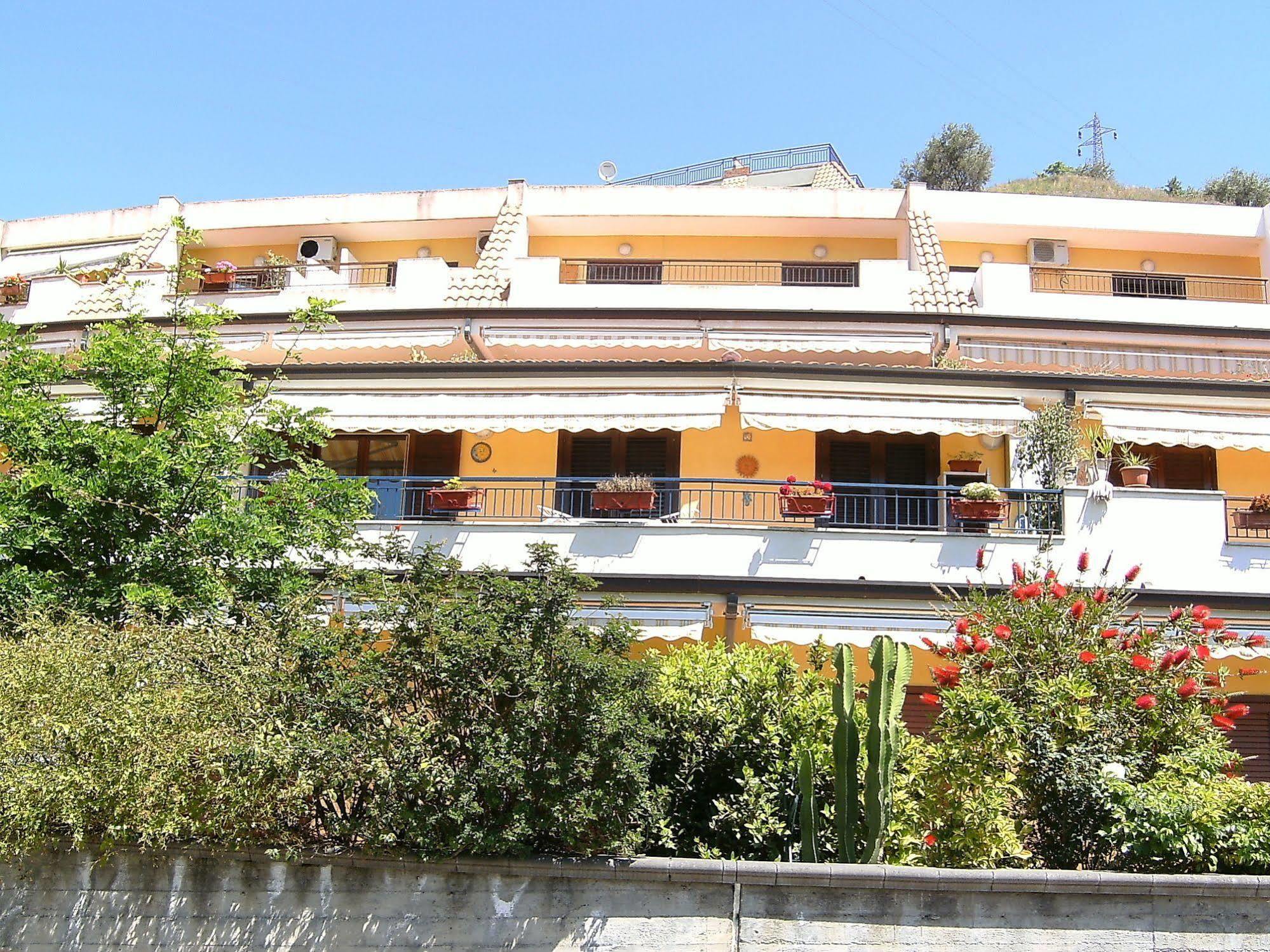 Casa Vacanza Da Rosa Letojanni Exterior foto